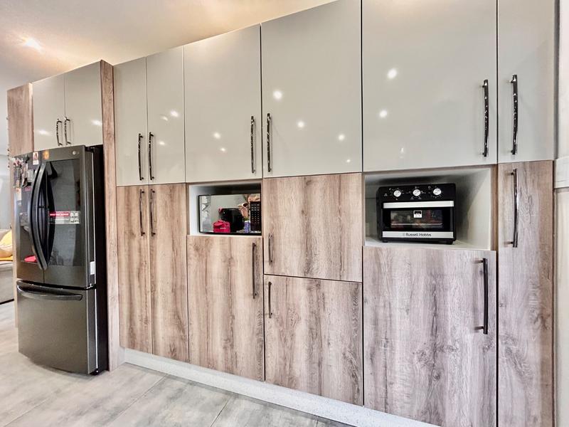 4 Bedroom Property for Sale in Everglades Estate North West